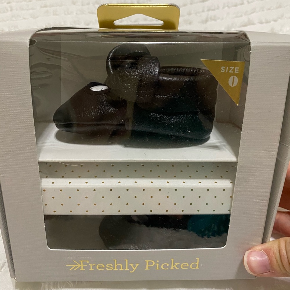 Freshly Picked size 0 black knotted bow moccs